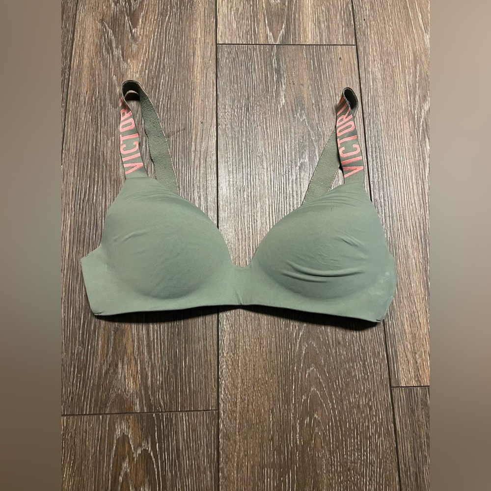 Victoria’s secret wireless lightly lined t-shirt bra